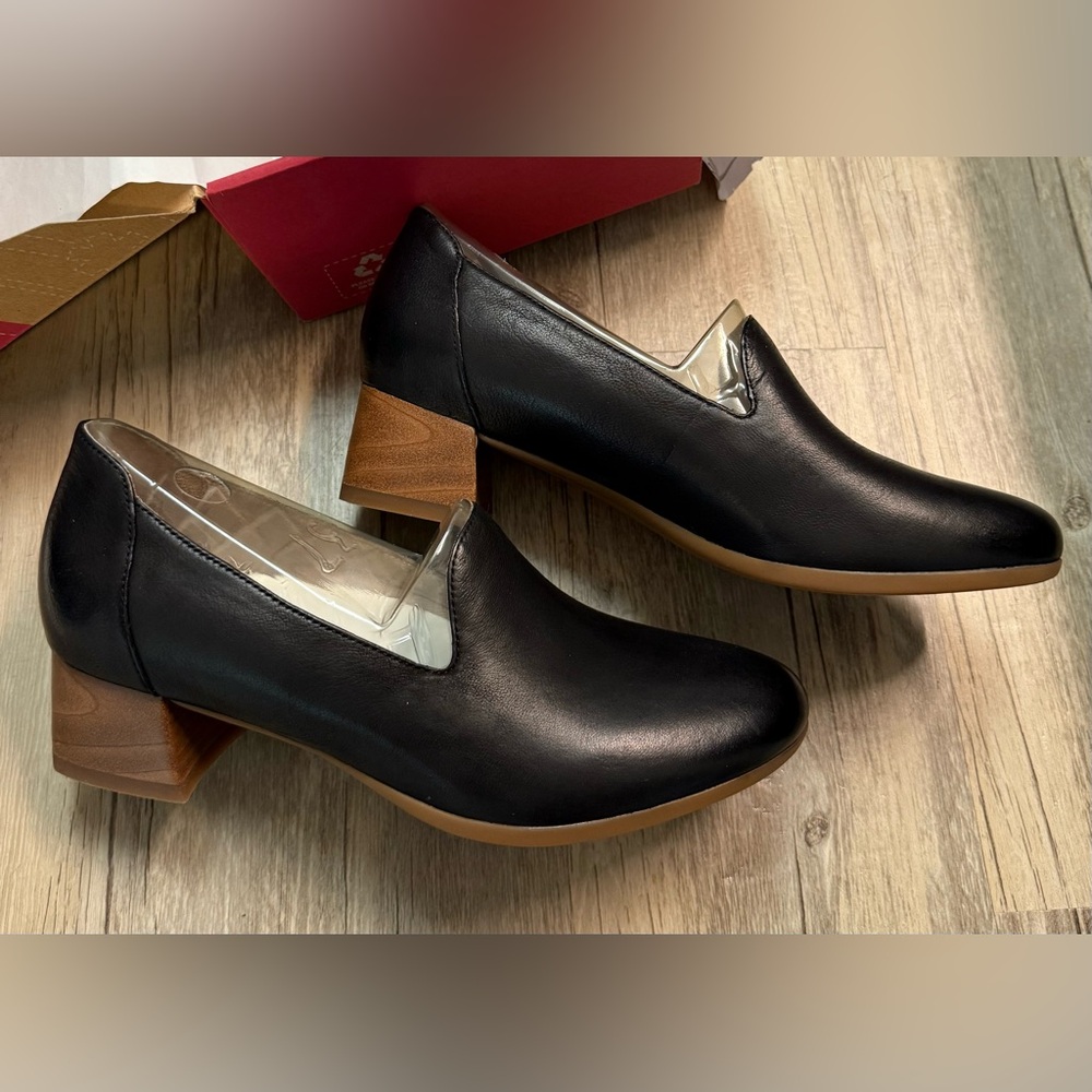 Dansko NIB Women’s Black Leather Loafers with Block Heel